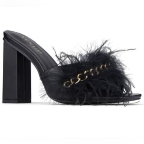 VENUS Shoes - NEW SEXY VENUS Black Feathers and Chains Mules Sz10
